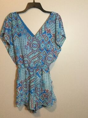 NWOT Gianni Bini Blue Multi-Print V-Neck Romper w/pockets Sz XS